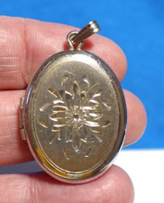 STERLING SILVER OVAL LOCKET ETCHED DESIGNS VINTAGE W/ PICTURES 5.7 GRAMS