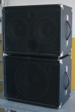 Pantallas de bajo Fender Rumble 2x8 y 1x12 200w cada una.
