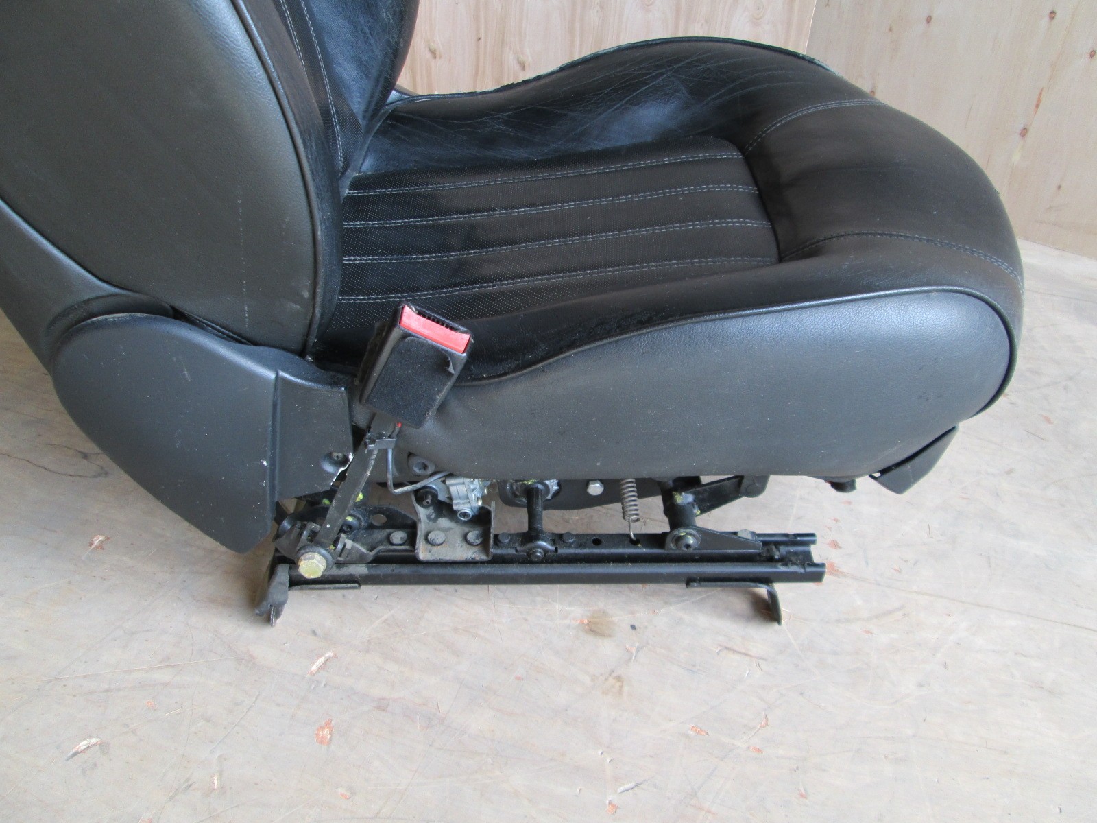 Maserati  Quattroporte -  LH / Driver Seat (black) w/ Rails / Guides - Heated