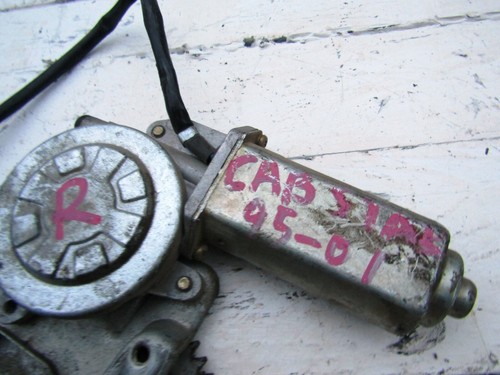 Nissan Cabstar TL110 Model 1995 01 window regulator Right side W/Motor used - Picture 6 of 12