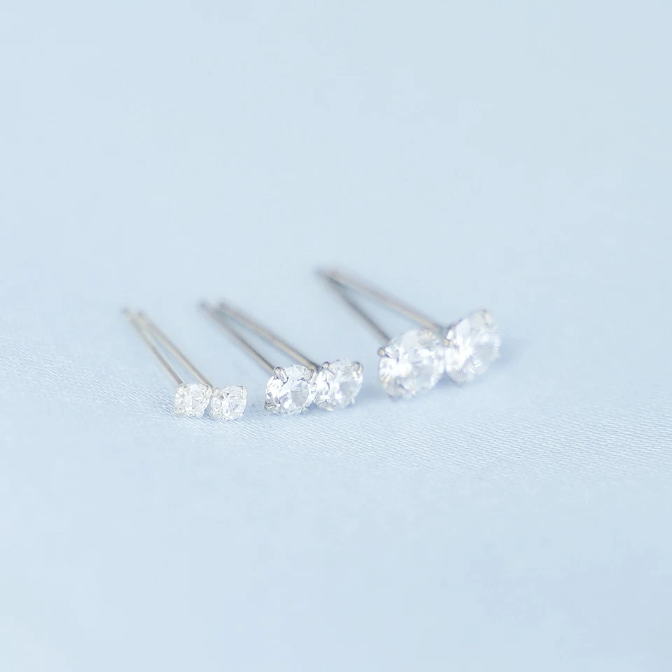 Argento Sterling 2mm 3mm 4mm Trasparente Rotondo 4 Claw Zircone Cubico Orecchini - Immagine 2 di 4