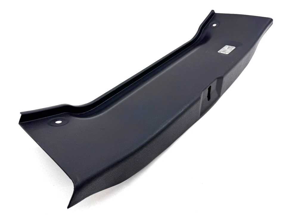 Nissan 370Z 2009-2020 cupé maletero trasero placa OEM 84992‐1EA0A Foto 3 de 4