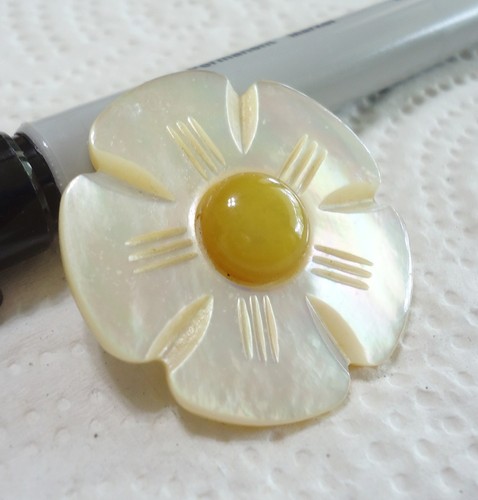 Vintage Mother of Pearl Shell Realistic FLOWER Button 1 1/2" - Picture 2 of 4