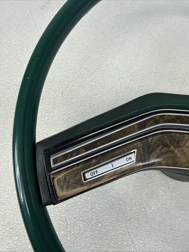 Volante Lincoln Continental Town Car 1976-1977 con almohadilla de bocina OEM verde jade Foto 2 de 4