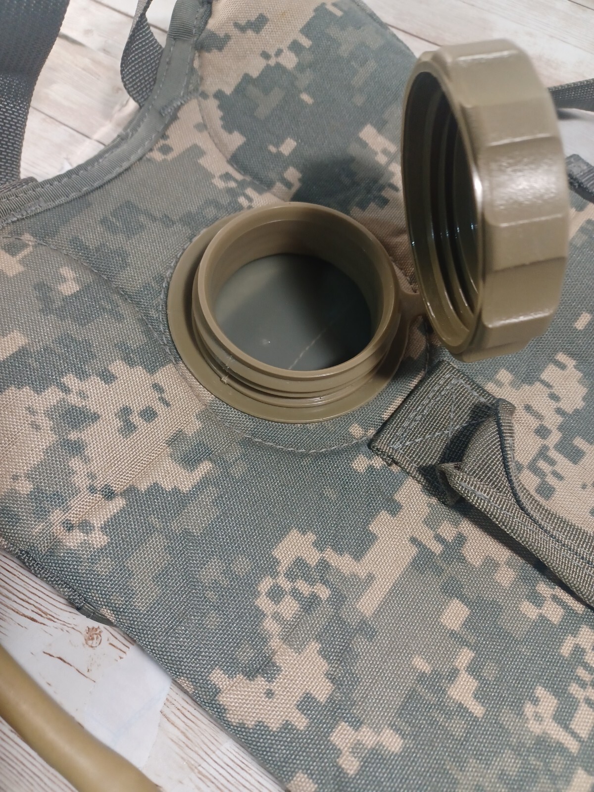 MOLLE II Modular Lightweight Hydration System Carrier Very Good