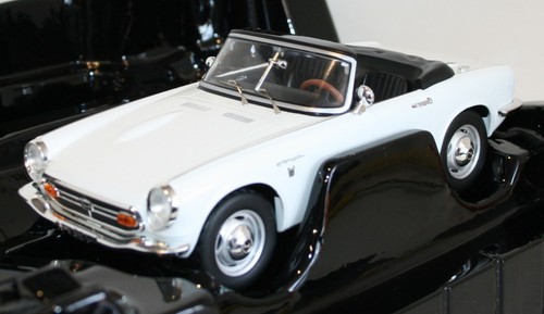 Triple 9 1/18 Scale Diecast T9-1800192 - Honda S800 - White - Picture 3 of 5