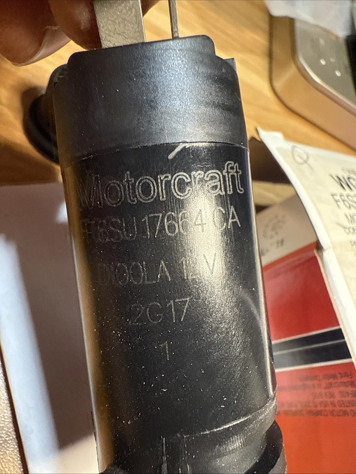NUEVA bomba para lavadora de parabrisas Motorcraft WG-301 Ford F6SZ17664DA Ford Mercury 96-01 Foto 2 de 4
