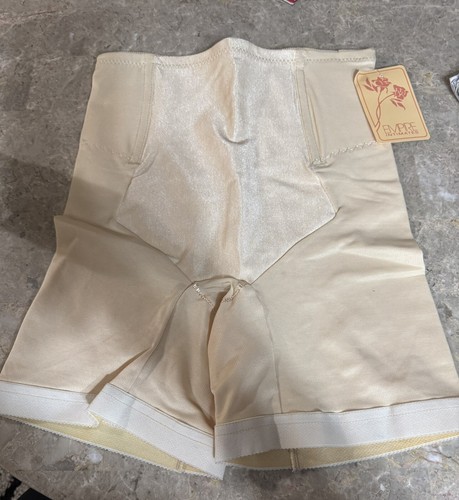 VINTAGE EMPIRE INTIMATES LONG LEG GIRDLE ! MEDIUM. BEIGE ! NEW !