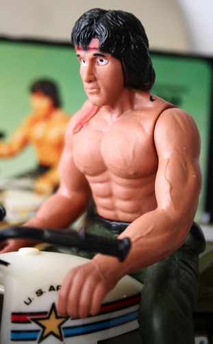 RARE VINTAGE 80'S RAMBO JUNGLE HAWK STALLONE FIGURE + MOTORCYCLE NEW ! - Picture 7 of 9