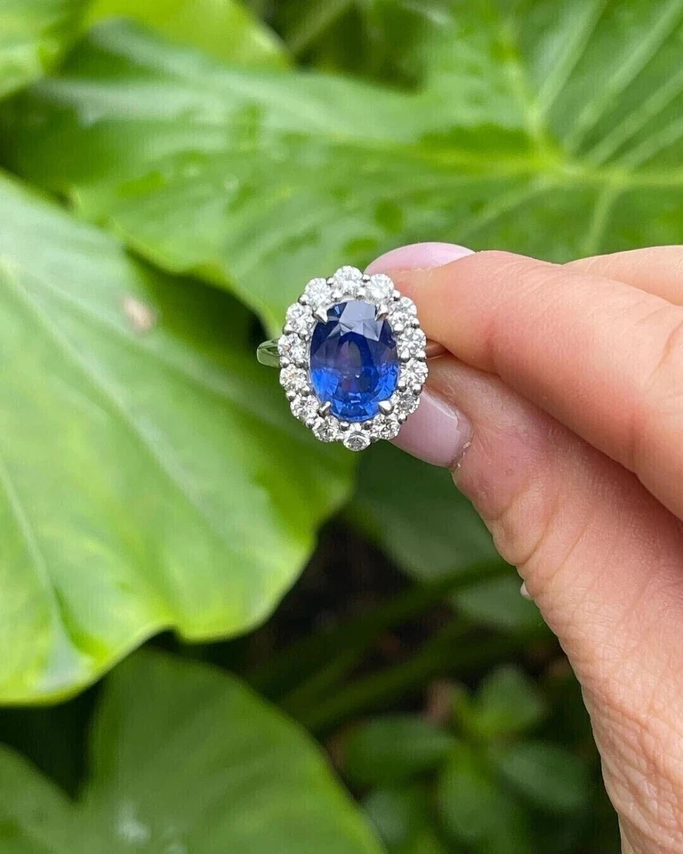 Anel de noivado de ouro branco sólido 14K com safira natural e diamante corte oval 4,39 quilates - Imagem 3 de 4