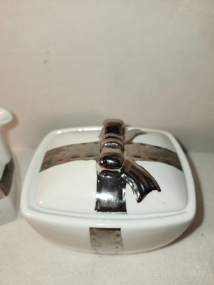 Sugar Bowl + Creamer Beekman Home blanco con arco plateado + Juego de asas excelente estado Foto 3 de 4