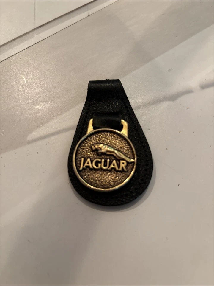 1970s Jaguar Keychain Leather Metal Manhattan Windsor England Vintage - Image 2 of 4
