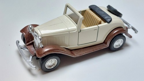 WELLY Oldtimer FORD Roadster Cabrio beige braun mit Friktionsmotor Rückzugsmotor
