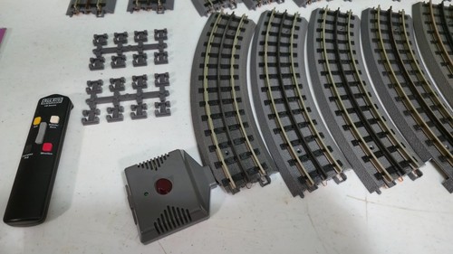 mth  railking track lot of 22 pieces with clips , and infrared remote,lock on