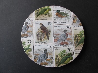 UNTERSETZER Vögel/Enten 1985 original Handarbeit mit Briefmarken aus Neuseeland