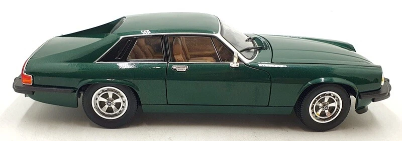 Road Signature 1/18 Scale Diecast DC11124B - 1975 Jaguar XJS - Green - Image 3 of 4