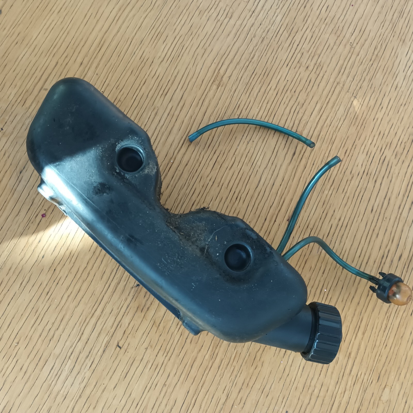 BREAKING McCulloch MD320i AV md 320i mt 320i Petrol Strimmer fuel tank