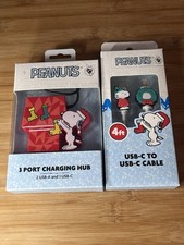 NIP Peanuts Snoopy Doghouse Holiday Themed 3 Port Charging Hub  4ft USB-C Cable
