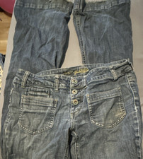 Women's Straight Mid-Rise Medium Wash Blue Denim Jeans Distressed 5-Pocket