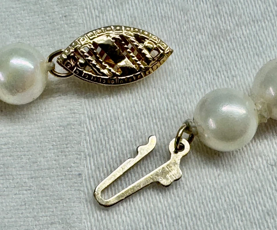 Collar vintage de perlas cultivadas crema clara con broche de oro de 14k 18" Foto 4 de 4