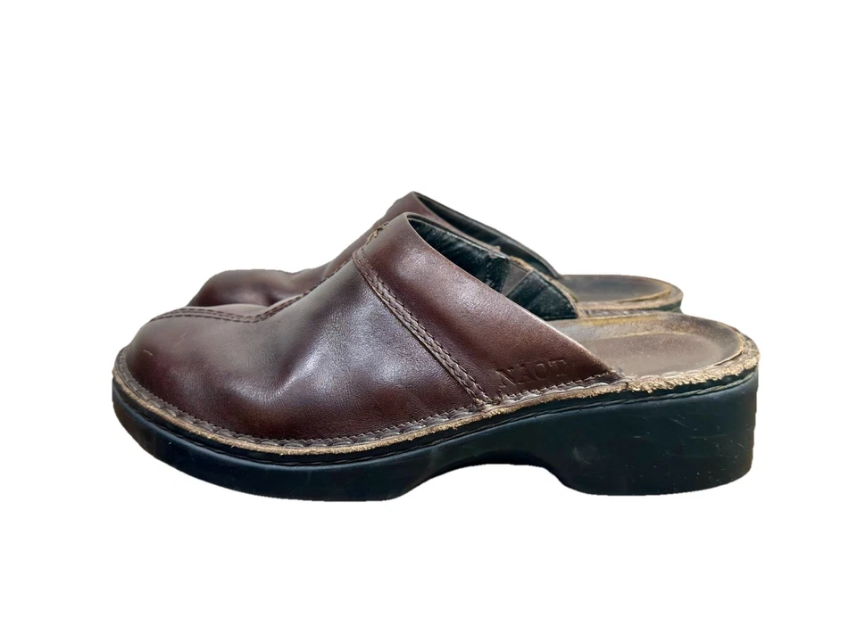 Zuecos sin cordones Naot para mujer de cuero marrón talla EE. UU. 9,5/10 UE 41 acolchados Vamp Comfort Foto 2 de 4