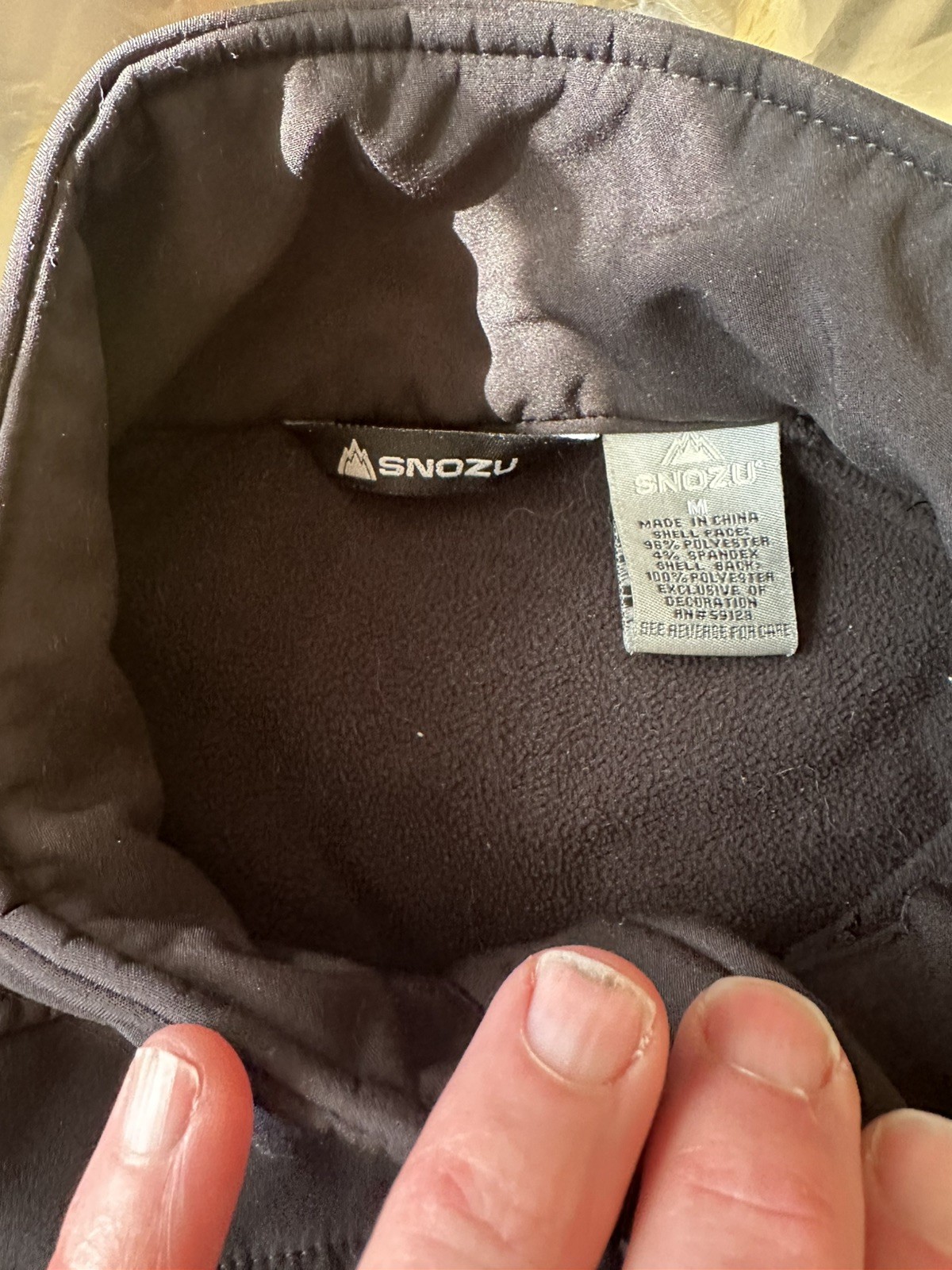 SNOZU performance black softshell jacket mens M - image 2