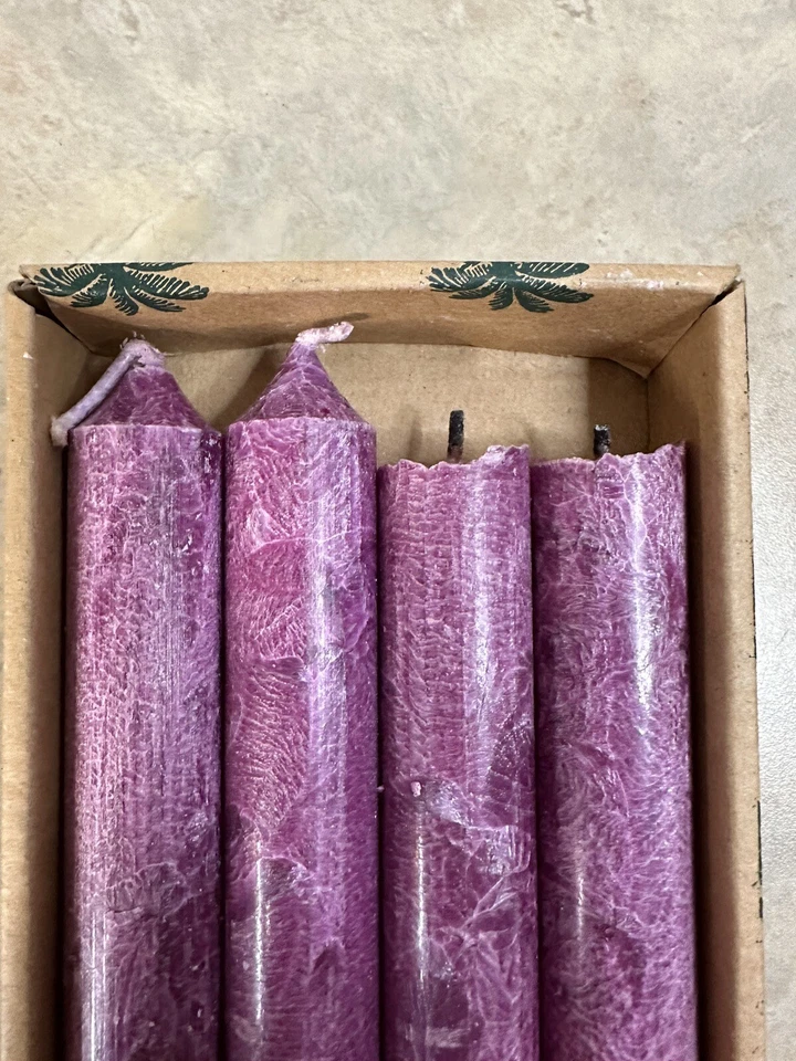 Velas cónicas de palma crema marfil y violeta púrpura (8) vela de cera de palma ardiente limpia Foto 3 de 4