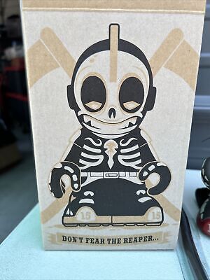 Kidrobot KIDREAPER MASCOT 15 Glow CHASE 7 Kidrobot KIDREAPER MASCOT 15 Glow CHASE 7