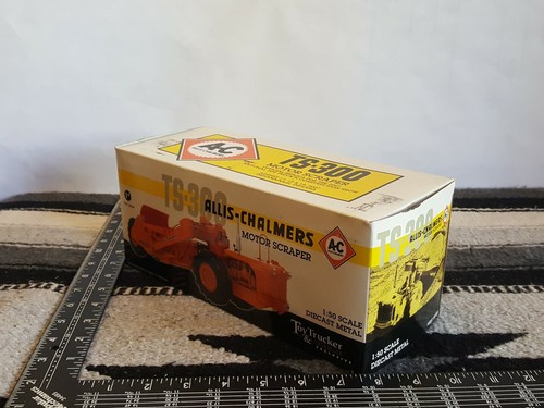 Ertl Allis Chalmers TS-300 Motor Scraper 1/50 Diecast Replica By First Gear - Picture 6 of 7