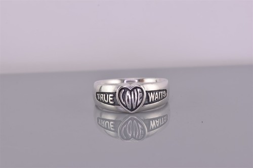 Anillo de Banda Tallada JNR Plata Esterlina Corazón Levantado VERDADERO AMOR ESPERAS Talla 925 Talla: 6.5 - Imagen 7 de 8