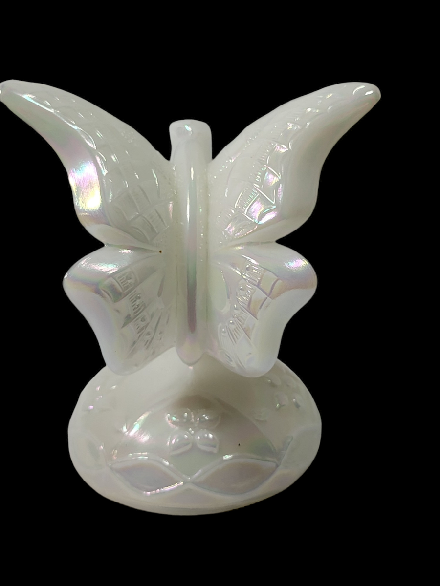フランスの洗練　サイン入り・黄色ガラスの美しい鳥の置物 Fenton White Opalescent Butterfly On Branch Ring Holder Art
