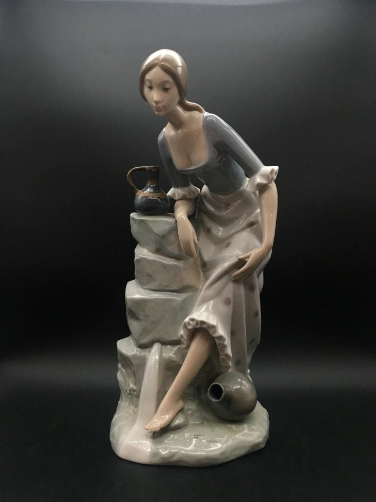 LARGE LLADRO NAO GIRL FROM THE FOUNTAIN WASHING HER FEET FIGURINE