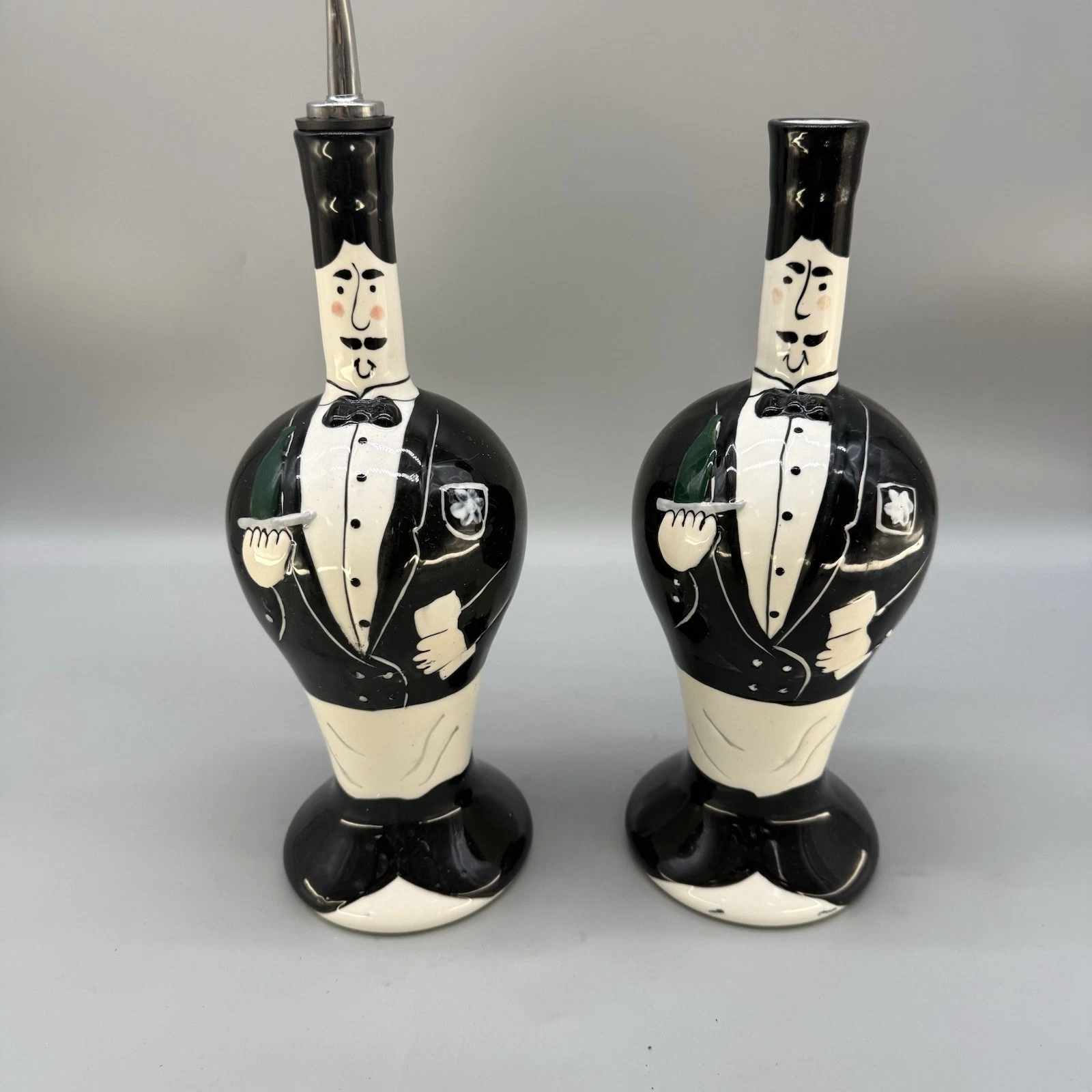 2 FRENCH WAITORS OIL / VINEGAR BOTTLE SET W/ POUR SPOUT BOSTON WAREHOUSE 2003