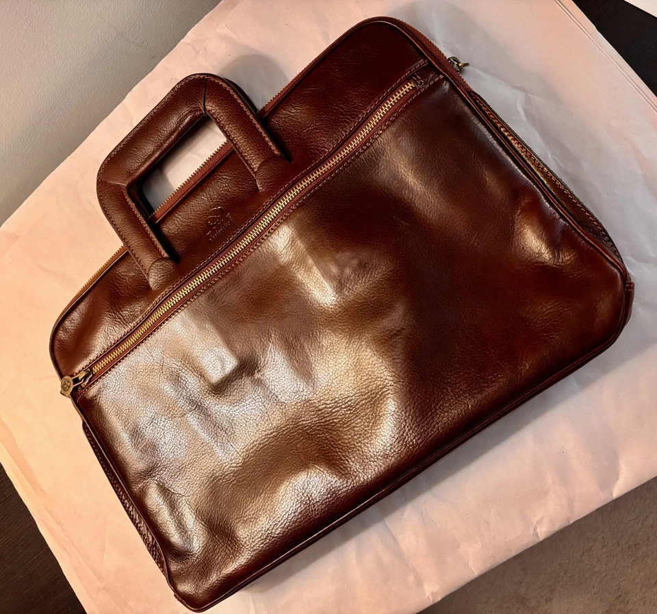 Maletín de cuero delgado Time Resistance, marrón oscuro italiano, usado Foto 3 de 4