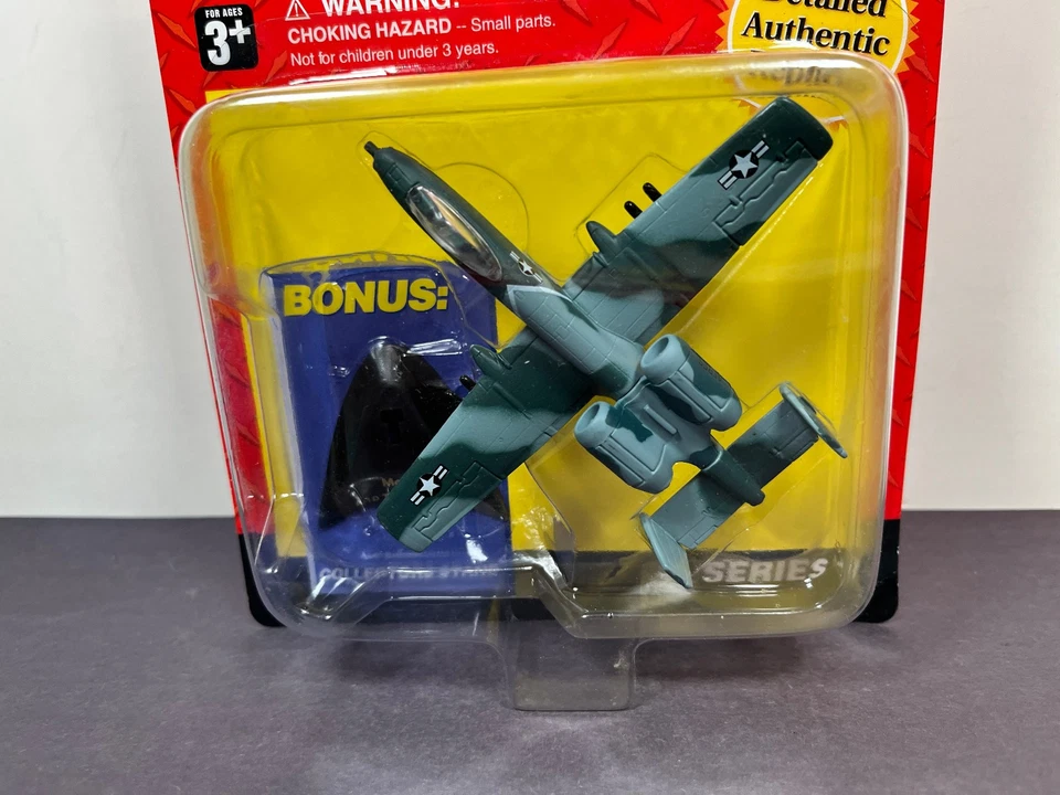 Avión fundido a presión Maisto Fast Lane Tailwinds A-10 THUNDERBOLT II SERIE 1 #15129 Foto 2 de 4