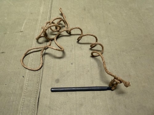 ORIGINAL WWII BRITISH ENFIELD RIFLE CLEANING ROD AND CORD
