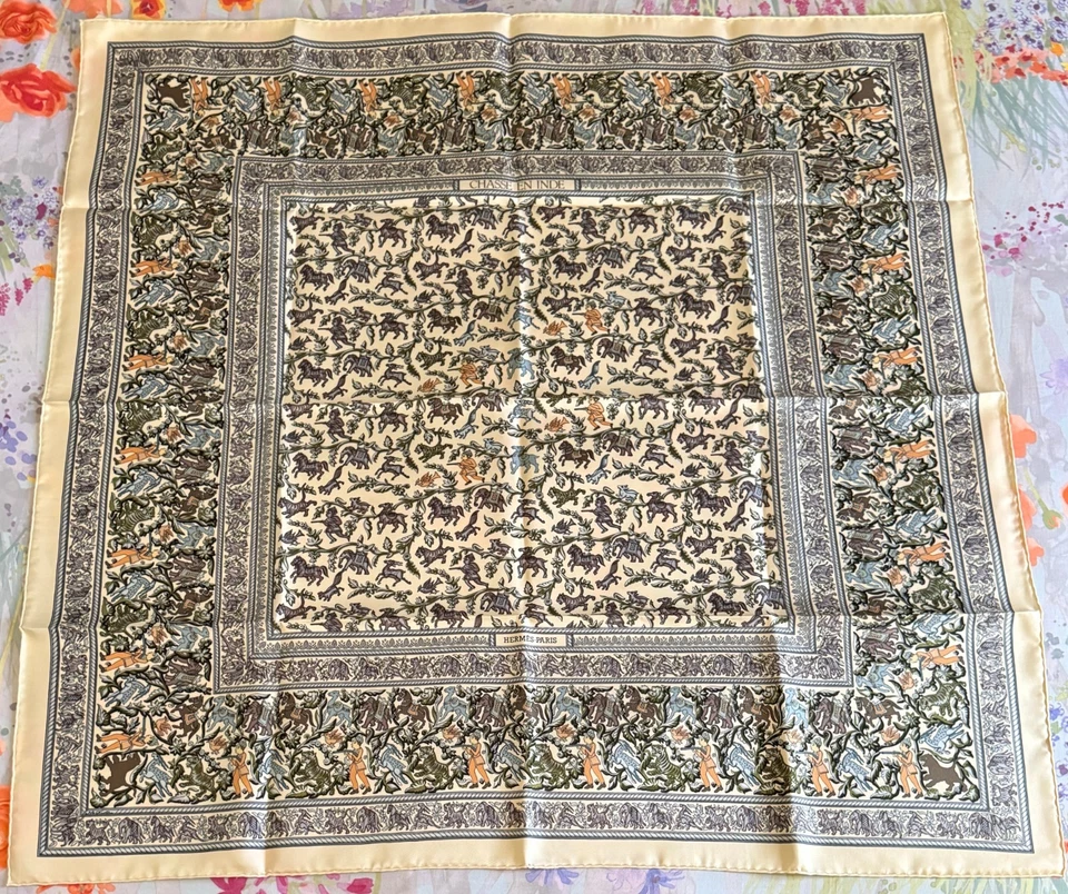 NWT NEW HERMES Chasse en Inde Ivory Silver 90 cm Silk Square Scarf Box VERY RARE - Image 3 of 4
