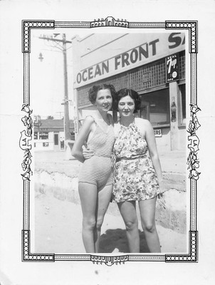 Women Swimsuits Boardwalk Los Angeles 1940s Photo California 7up Coca-Cola
