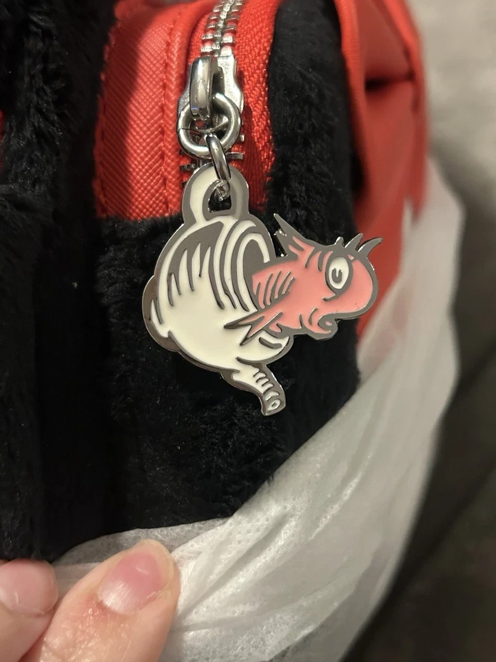 Mini Mochila Loungefly Cat in the Hat Universal Studios Dr Seuss Exclusiva Nueva con Etiquetas Foto 4 de 4