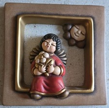 THUN - FORMELLA CON ANGELO ROSSO CON FIORE E SOLE - H 20 L 20 CM - SENZA SCATOLA