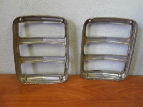 2 Original Used 1965-68 Ford Mustang Vintage Tail Light OEM BEZELS RH & LH - Picture 11 of 15