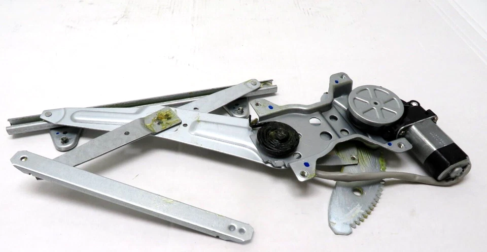 Двигатель заднего правого стеклоподъемника 1AMWR88353 Magneti Marelli 1997-2001 Toyota Camry - Изображение 3 из 4