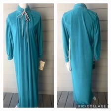 NWT Pierre Cardin Vintage Women  s Small Turquoise Plush Velour Robe Zipper