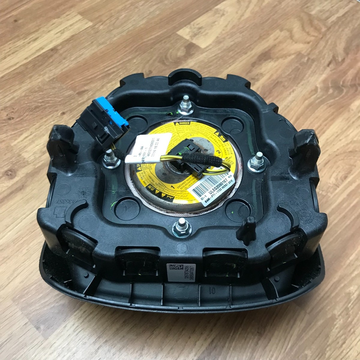 Genuine BMW X5 X3 F15 F25 drivers steering wheel centre bag 