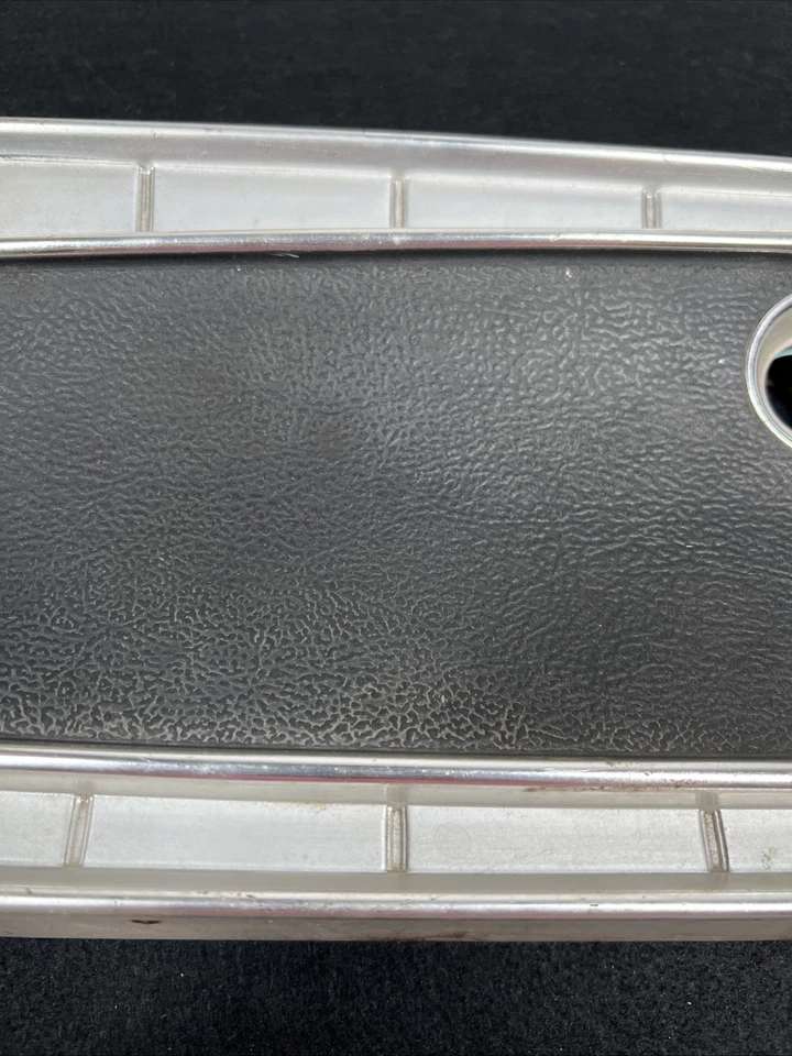 Dodge Coronet 500 1965 guantera puerta tablero guantera tapa moldura Foto 4 de 4