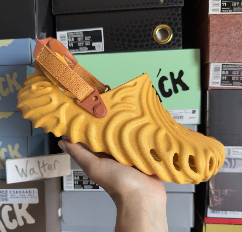 Crocs Salehe Bembury Pollex Clog Yellow/Orange Adjustable Strap NIB US 9
