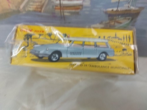 Dinky Toys 556 - Citroën ID 19 Ambulance Municipale, échelle 1:9, Sortie De Boîte
