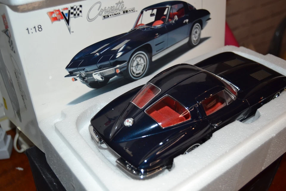 AUTOART. 1/18 Chevrolet Corvette C2 StingRay 1963 .Ref: 71181. Série limitée - Photo 2/4