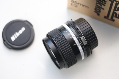 Nikon Nikkor 2/85mm AIS, mikrosk. Markierung auf der Frontlinse, sonst TOP!