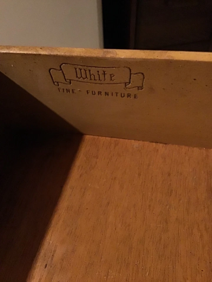 dos mesitas de noche superiores de mármol hechas por muebles whitefine com Foto 3 de 4